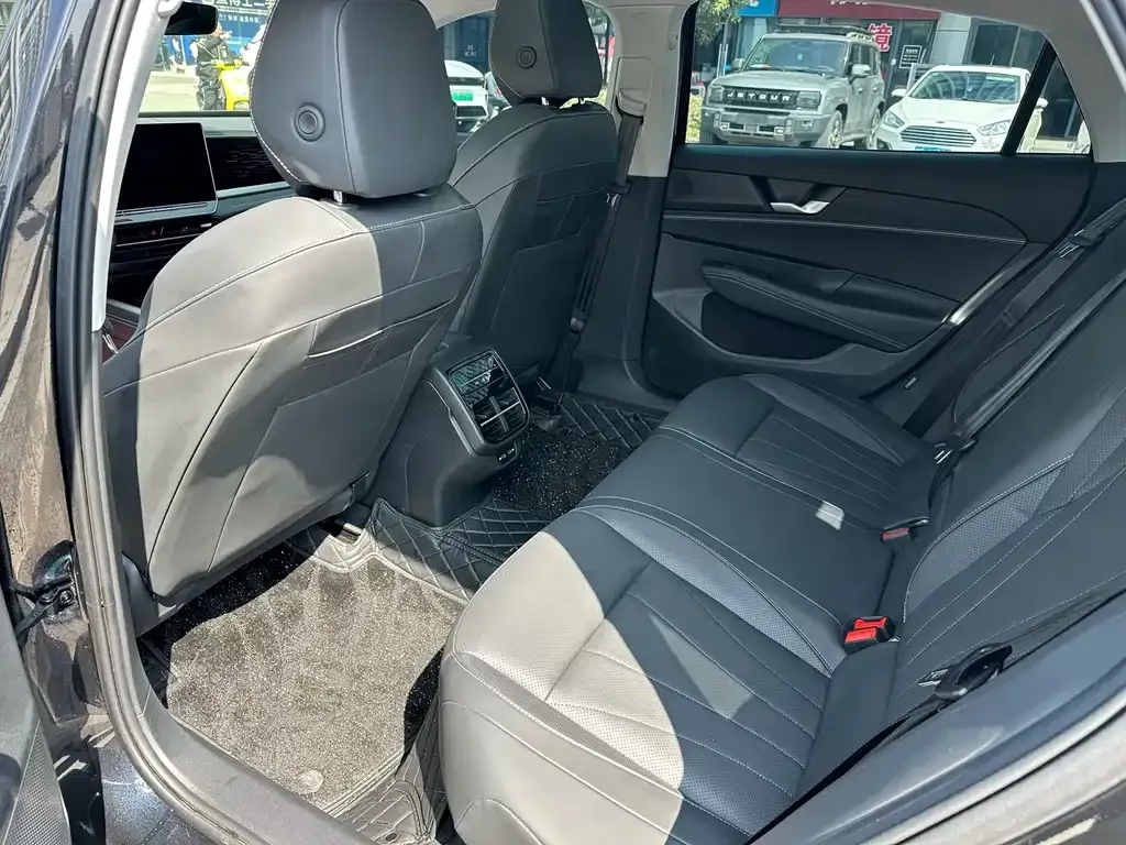 Volkswagen Passat 2024 из CN, фото 2