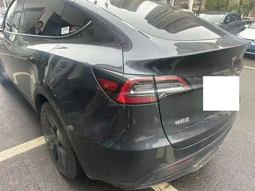 Tesla Model Y — фото 4