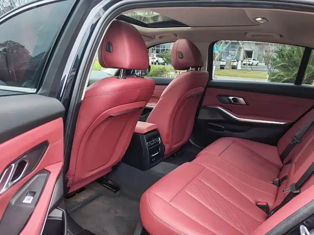 BMW 3 Series 2025 из CN, фото 2
