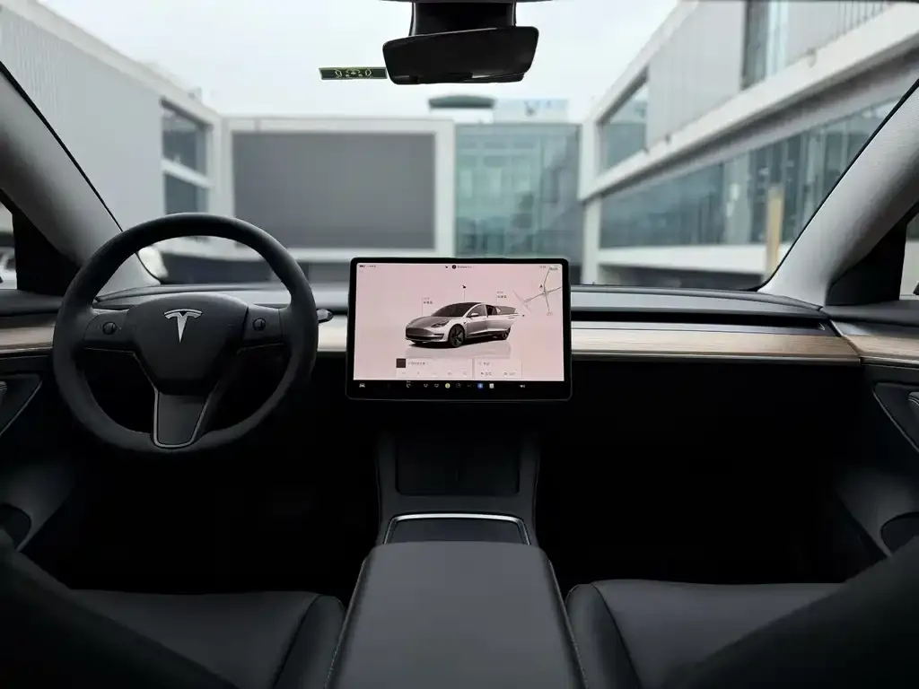 Tesla Model 3 — фото 5