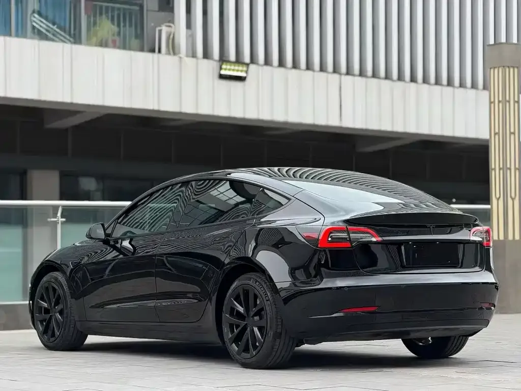 Tesla Model 3 — фото 6