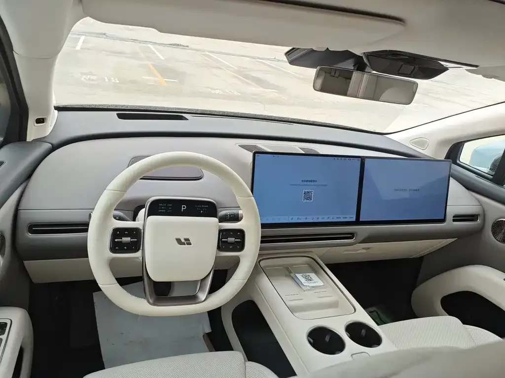 Li Auto i8 — фото 3