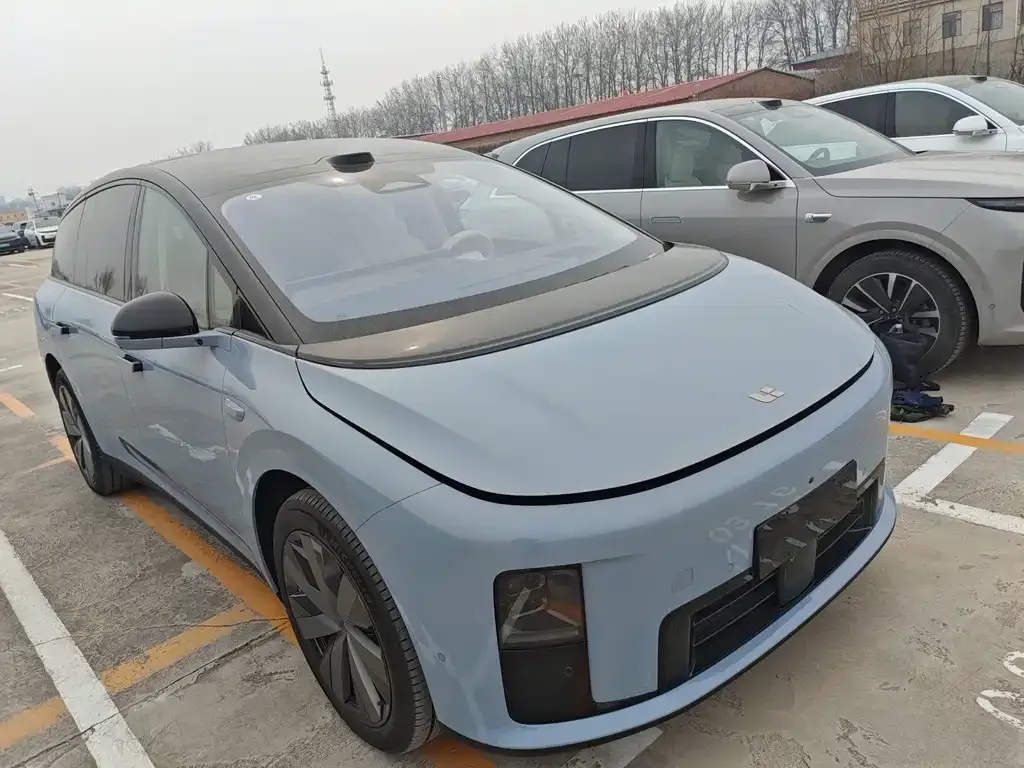 Li Auto i8 — фото 2