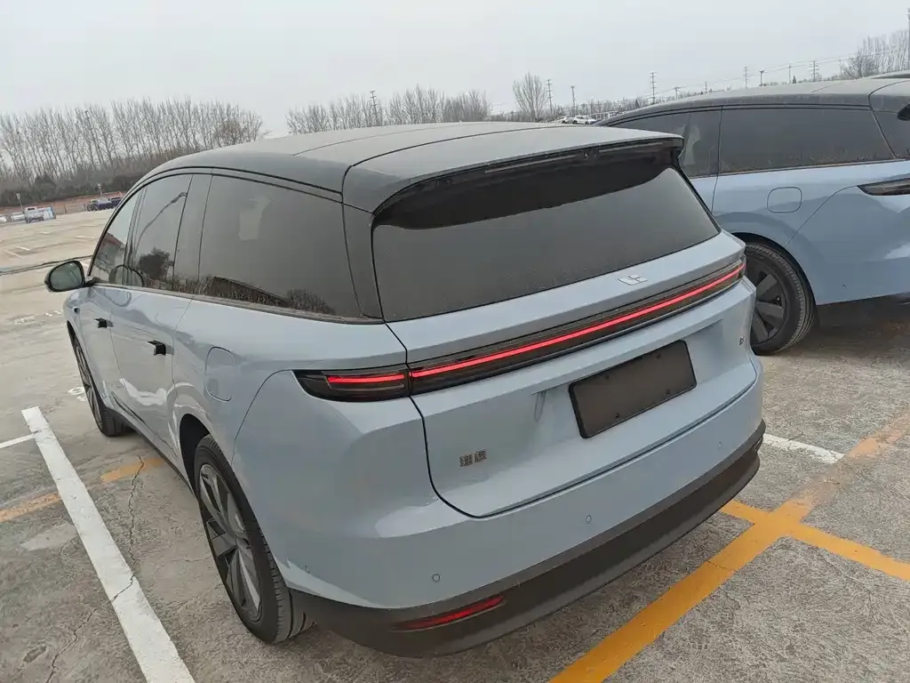 Li Auto i8 — фото 4