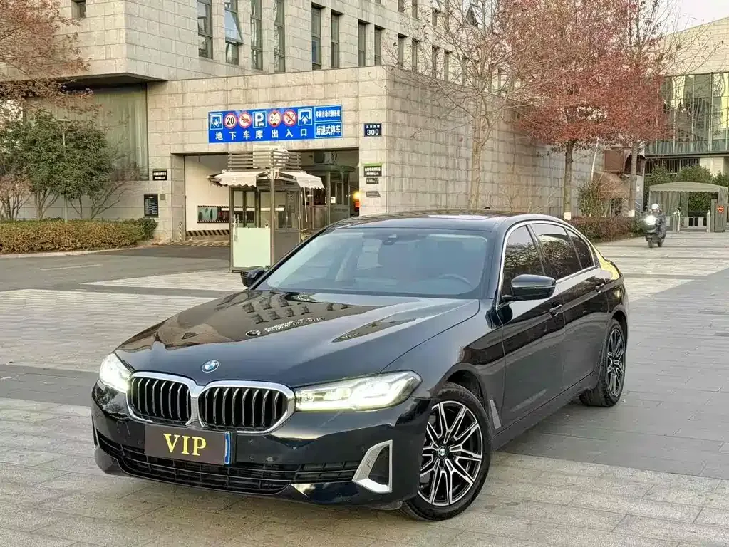 BMW 5 Series — фото 1