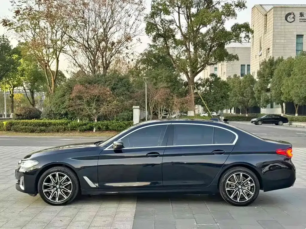 BMW 5 Series — фото 8