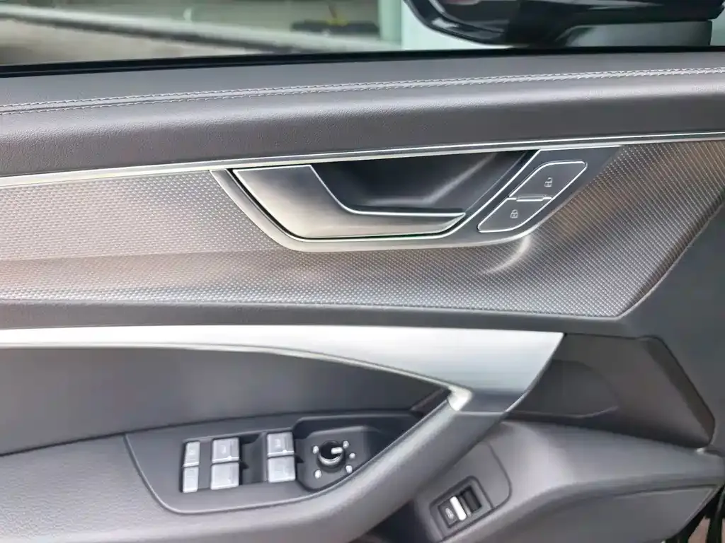 Audi A6L 2025 из CN, фото 6