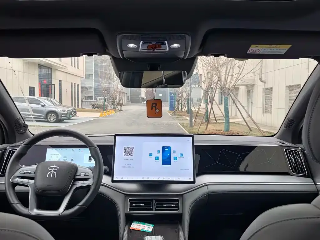 BYD L DM-i — фото 3