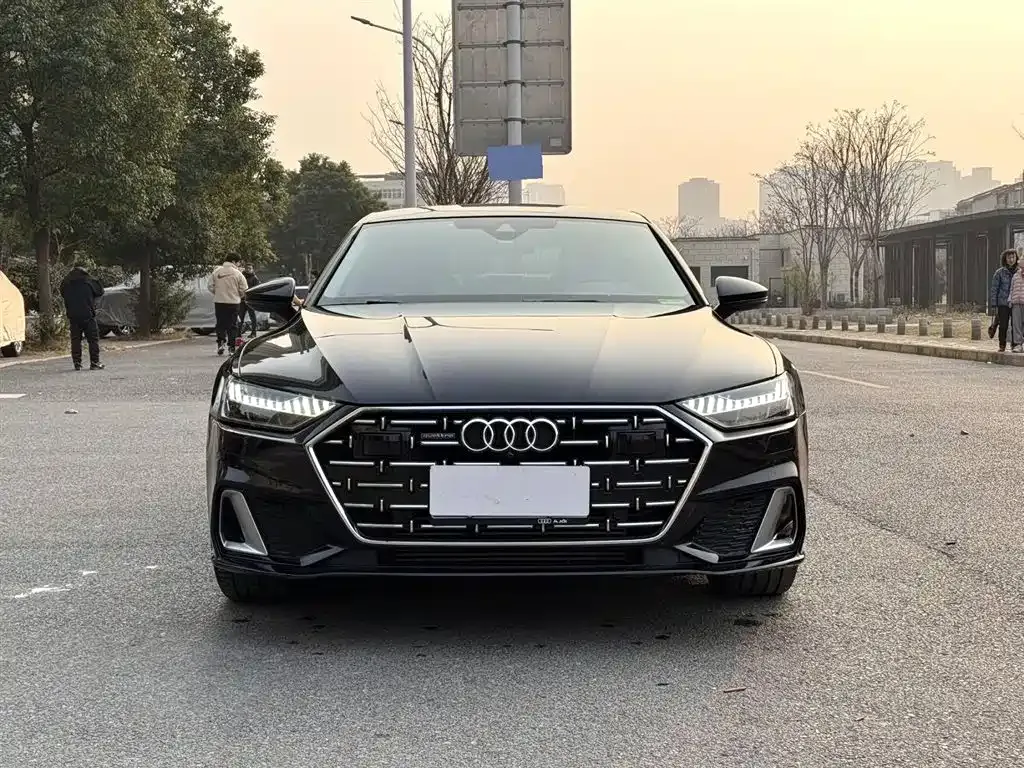 Audi A7L — фото 1