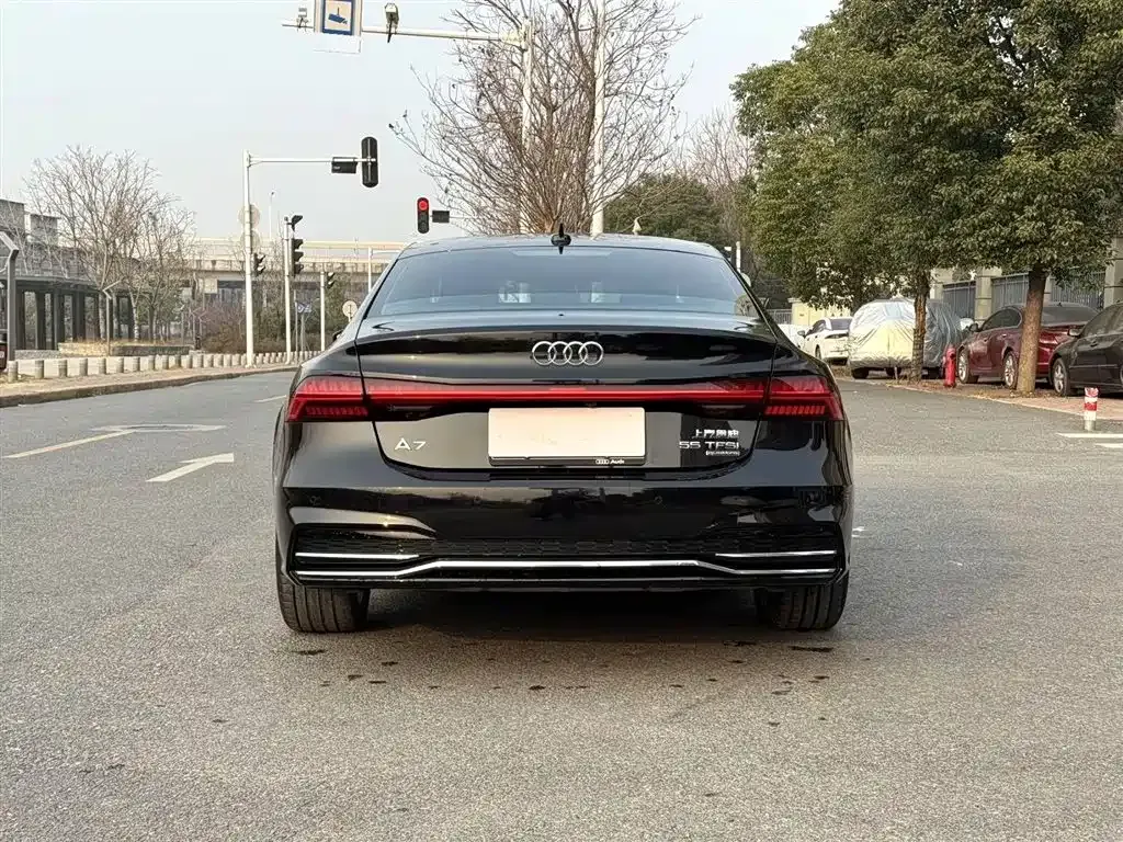 Audi A7L — фото 7