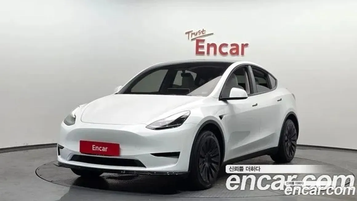 Tesla Model Y — фото 1