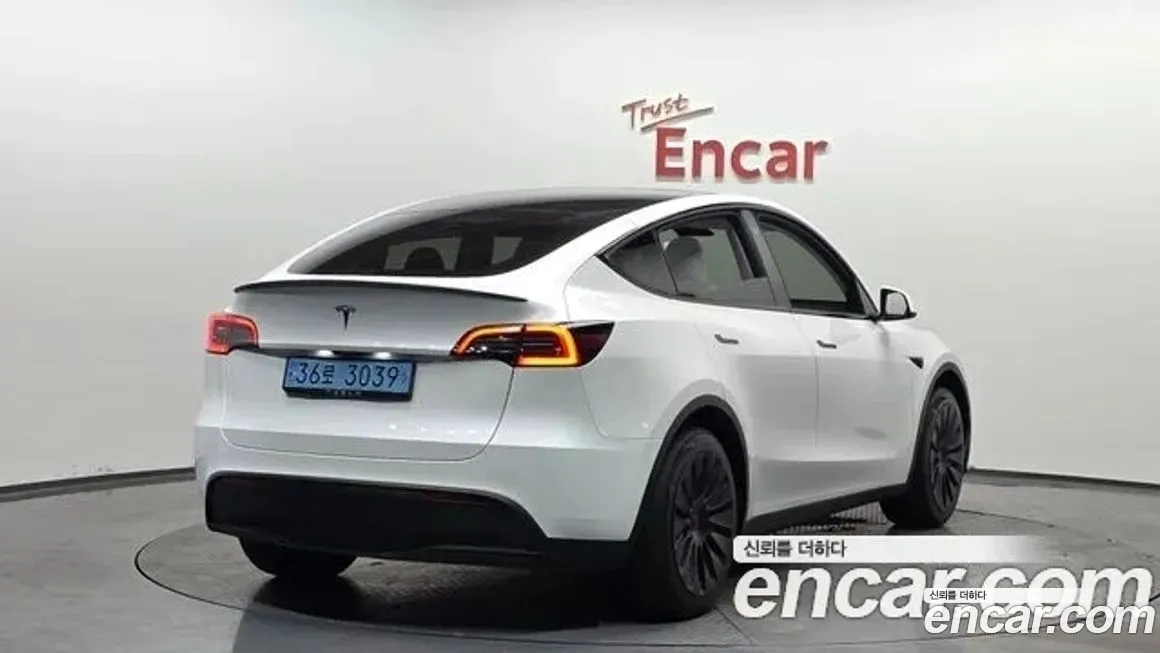 Tesla Model Y — фото 8