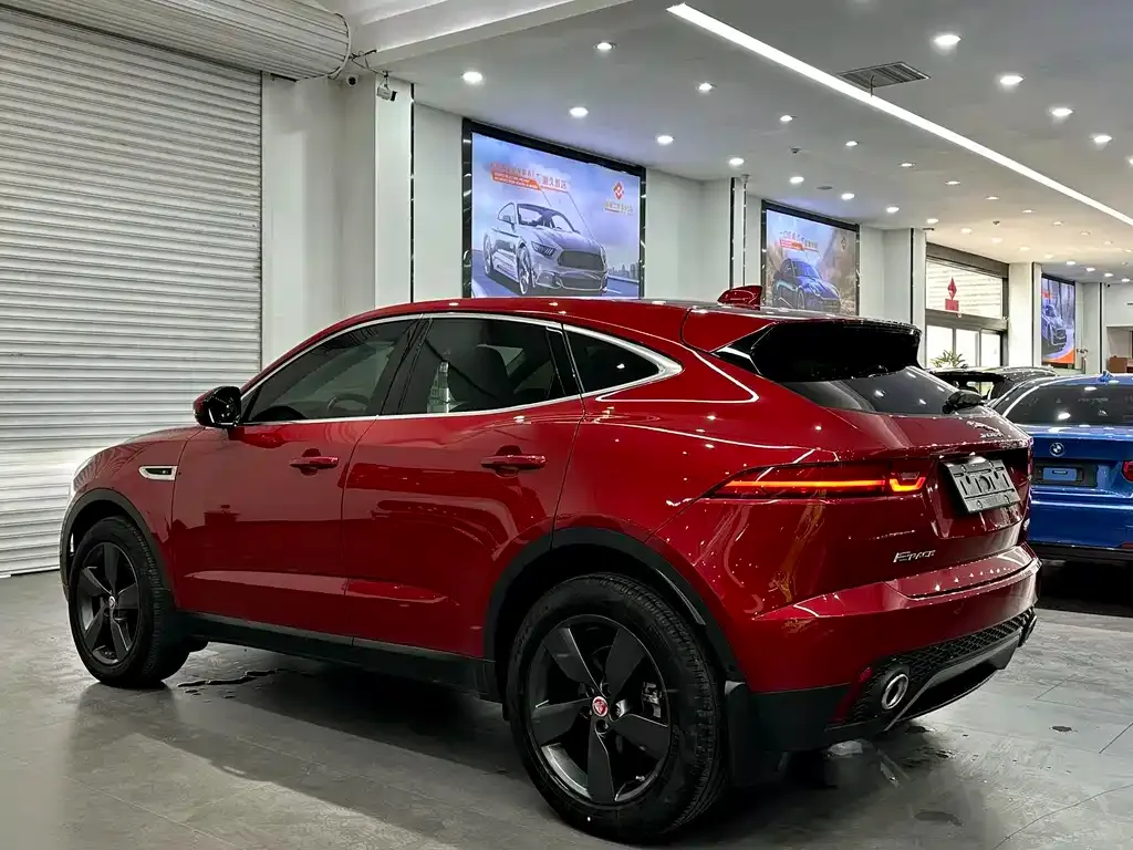 Jaguar E-PACE — фото 6