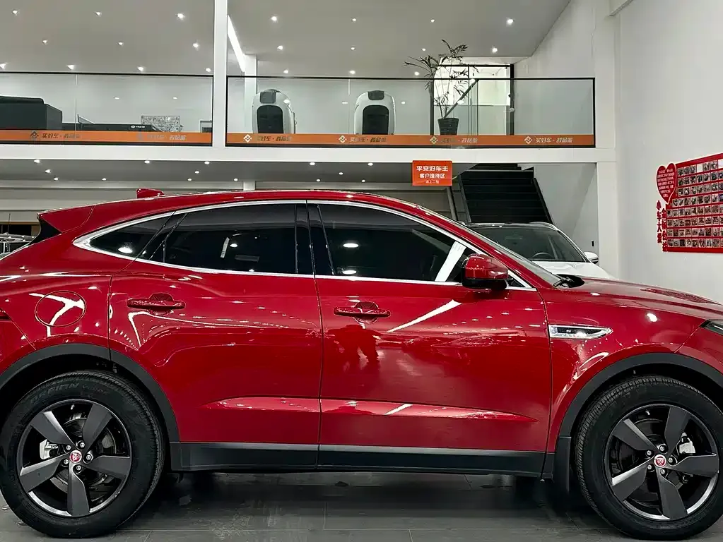 Jaguar E-PACE — фото 10
