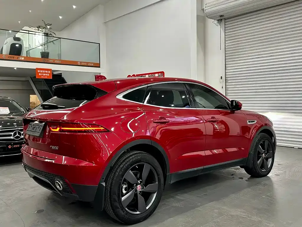 Jaguar E-PACE — фото 9