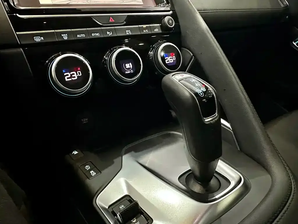 Jaguar E-PACE — фото 4