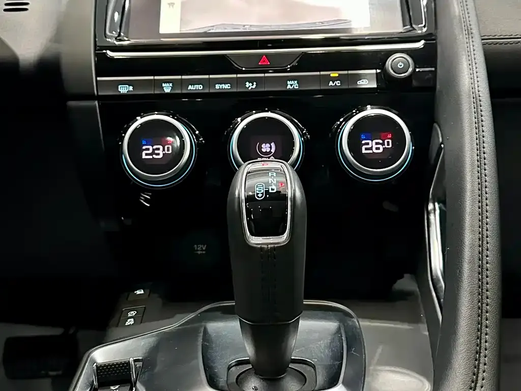Jaguar E-PACE — фото 3