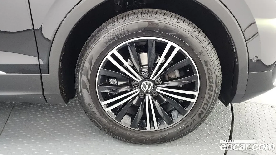 Volkswagen Tiguan — фото 8