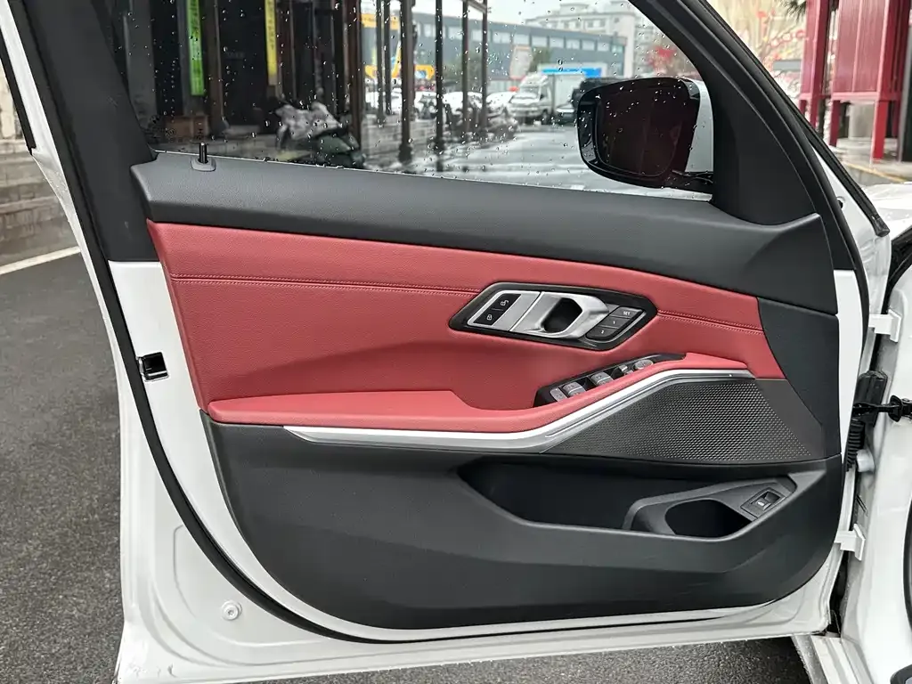 BMW 3 Series 2024 из CN, фото 2