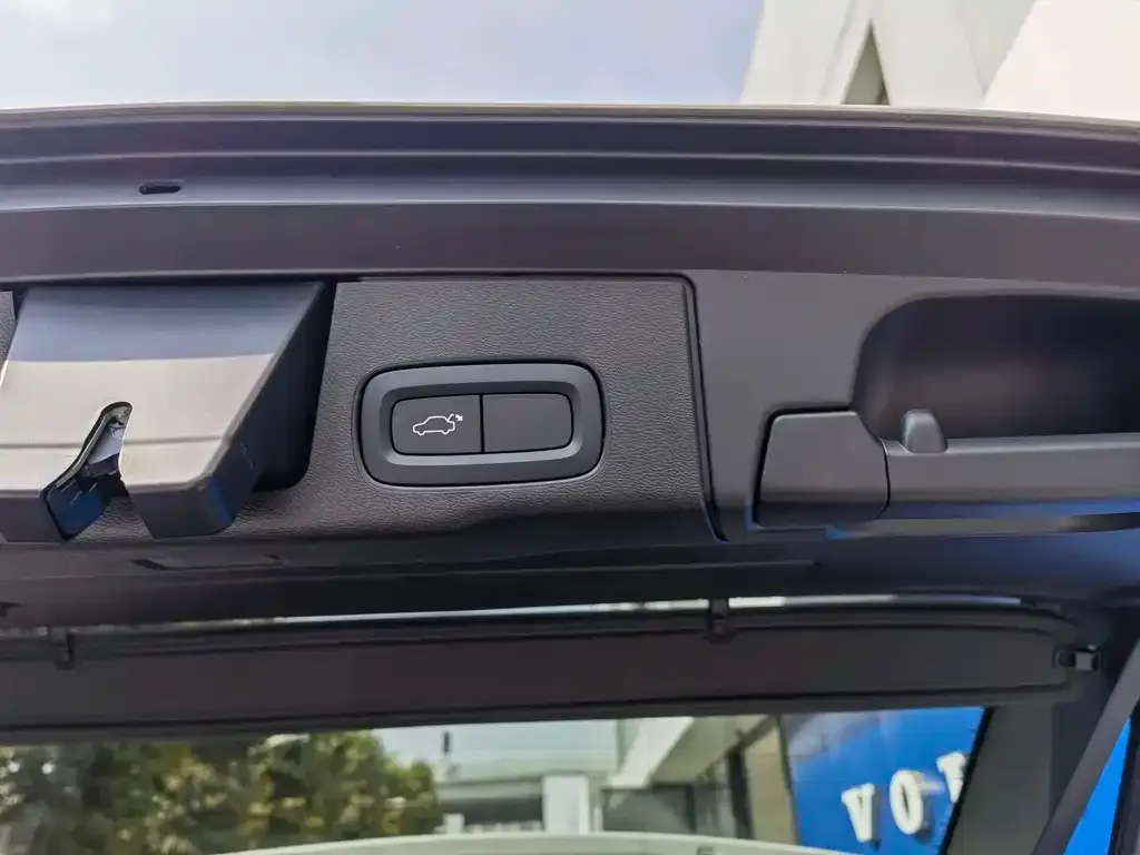 Volvo XC60 — фото 2