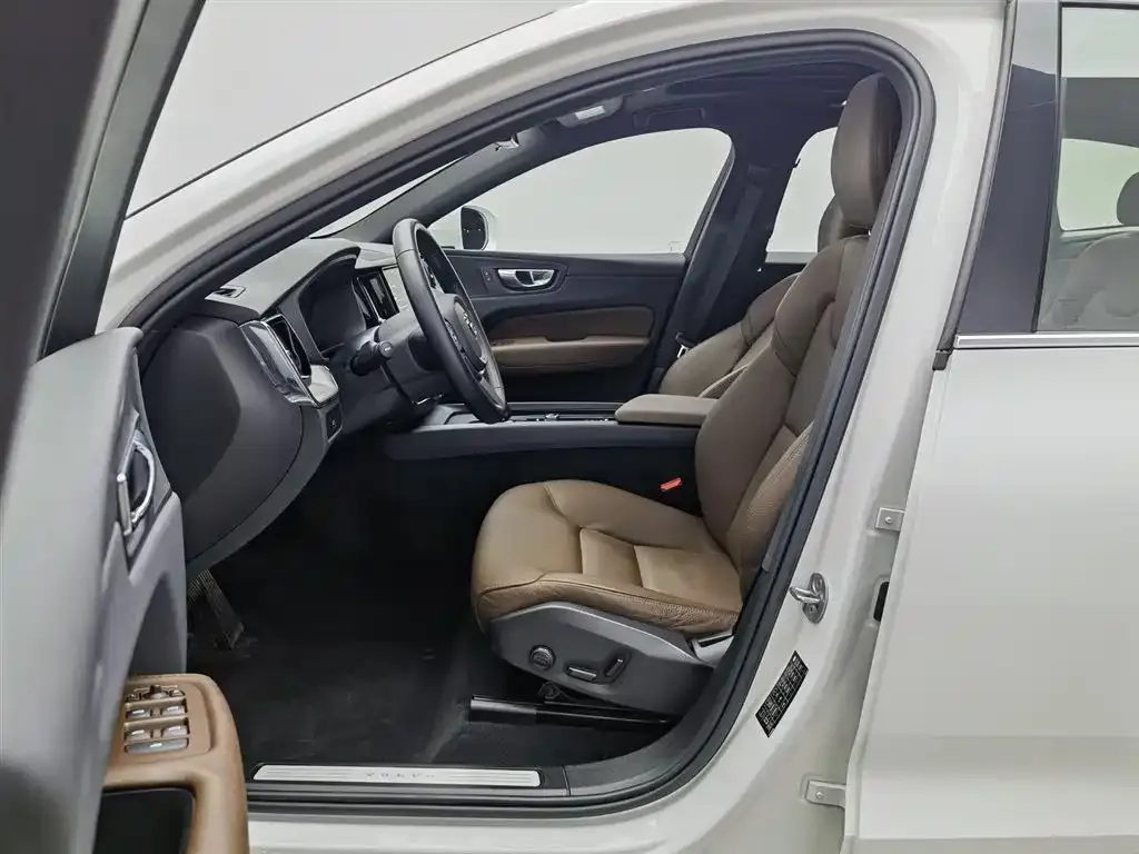 Volvo XC60 2023 из CN, фото 10