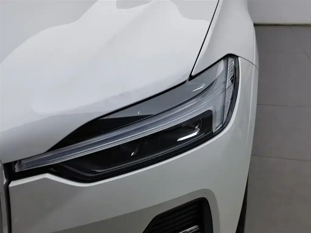 Volvo XC60 2023 из CN, фото 7