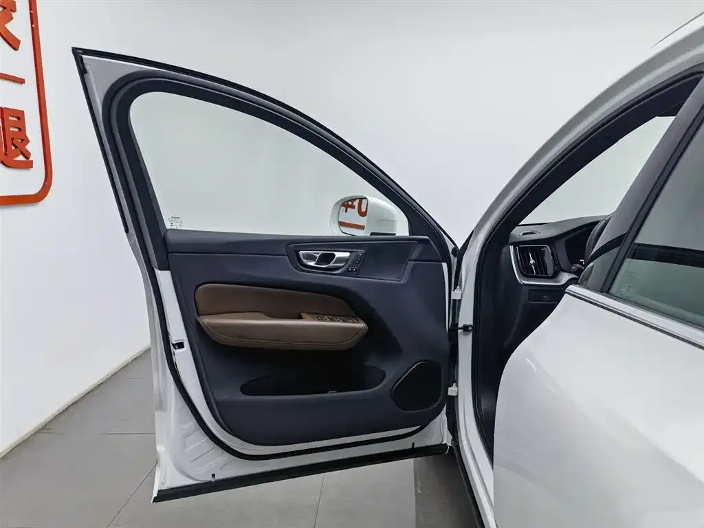 Volvo XC60 2023 из CN, фото 5