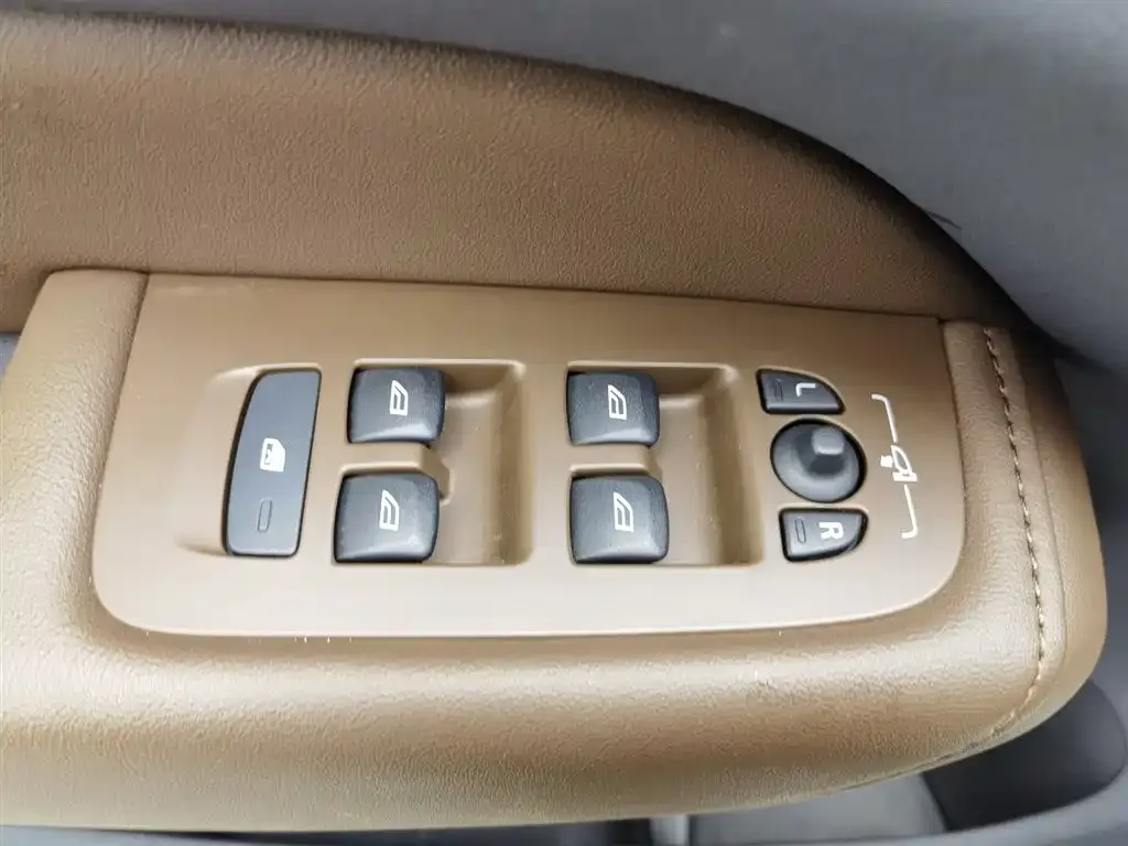 Volvo XC60 2023 из CN, фото 8