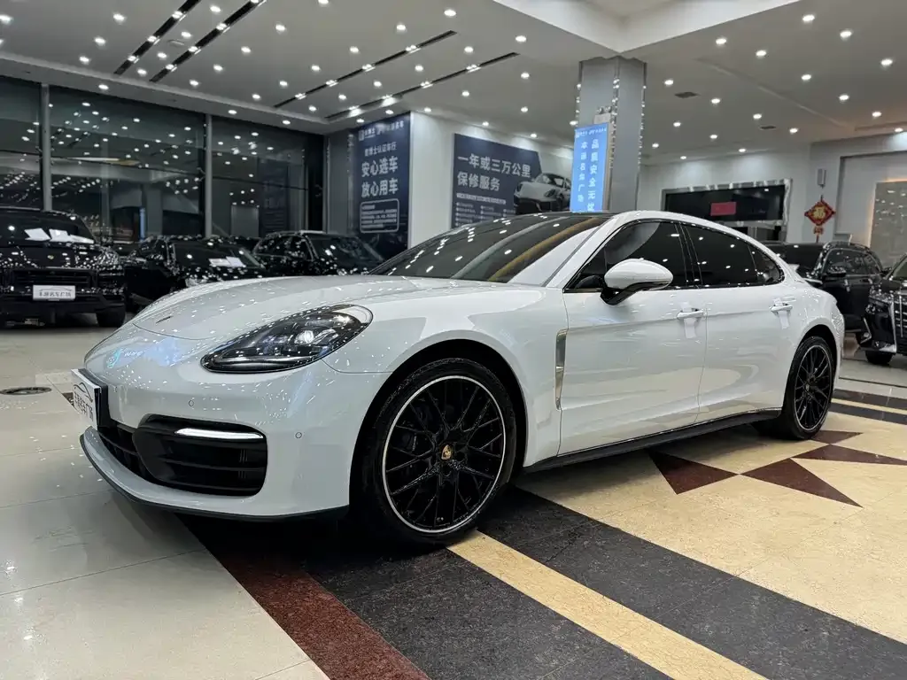 Porsche Panamera — фото 1