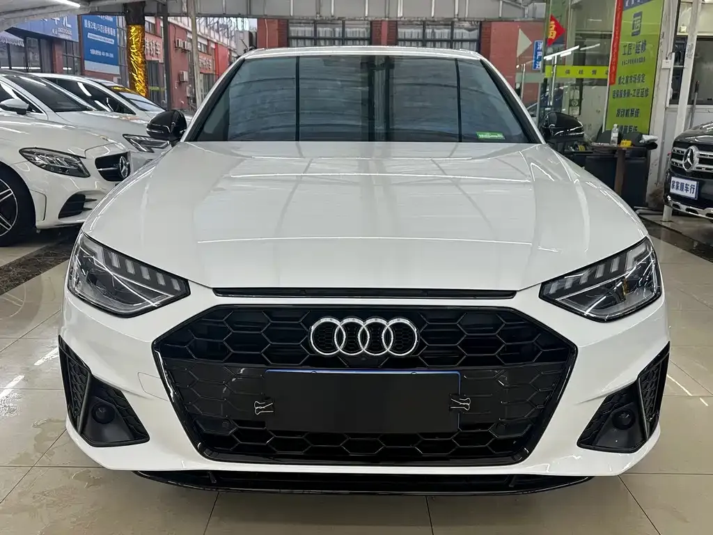 Audi A4L 2023 из CN, фото 3