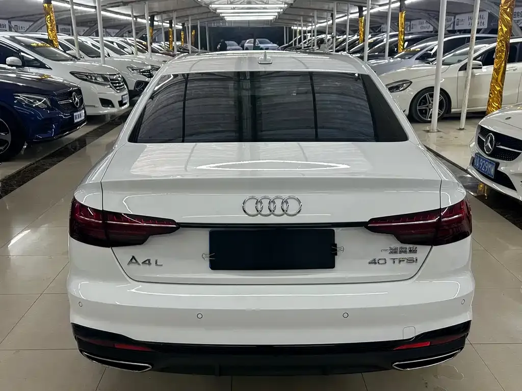 Audi A4L 2023 из CN, фото 4