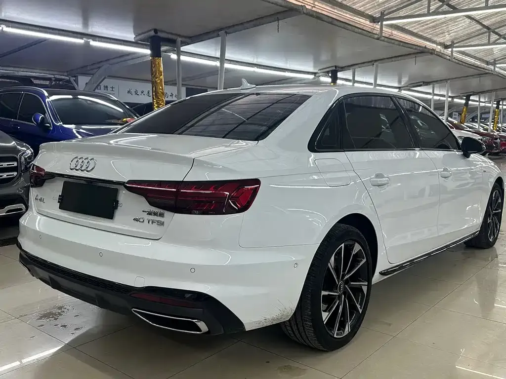Audi A4L 2023 из CN, фото 5
