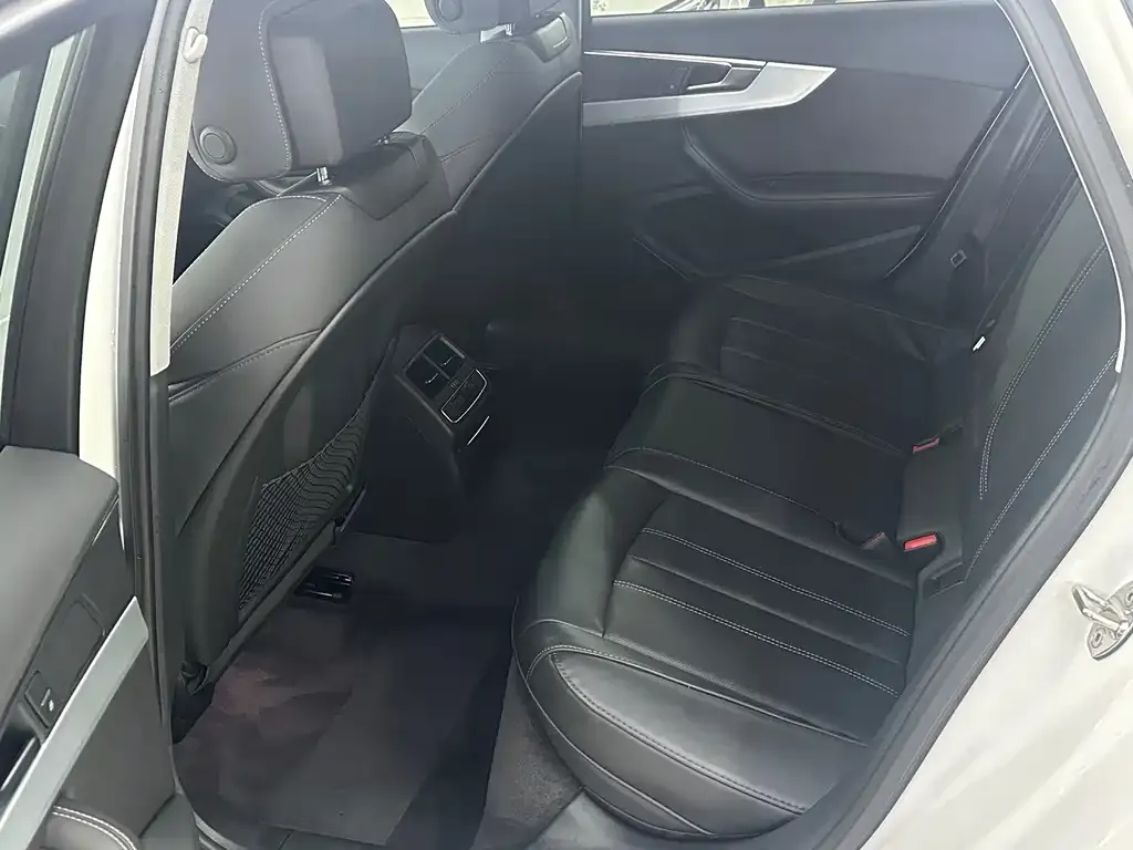 Audi A4L 2023 из CN, фото 7