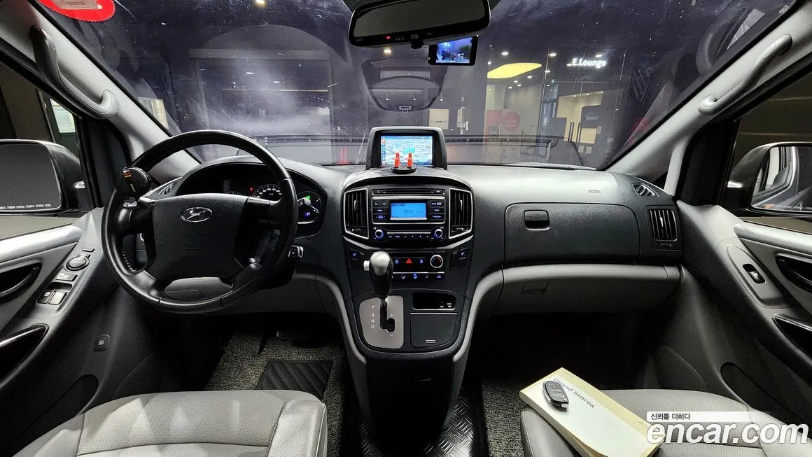 Hyundai Starex — фото 10