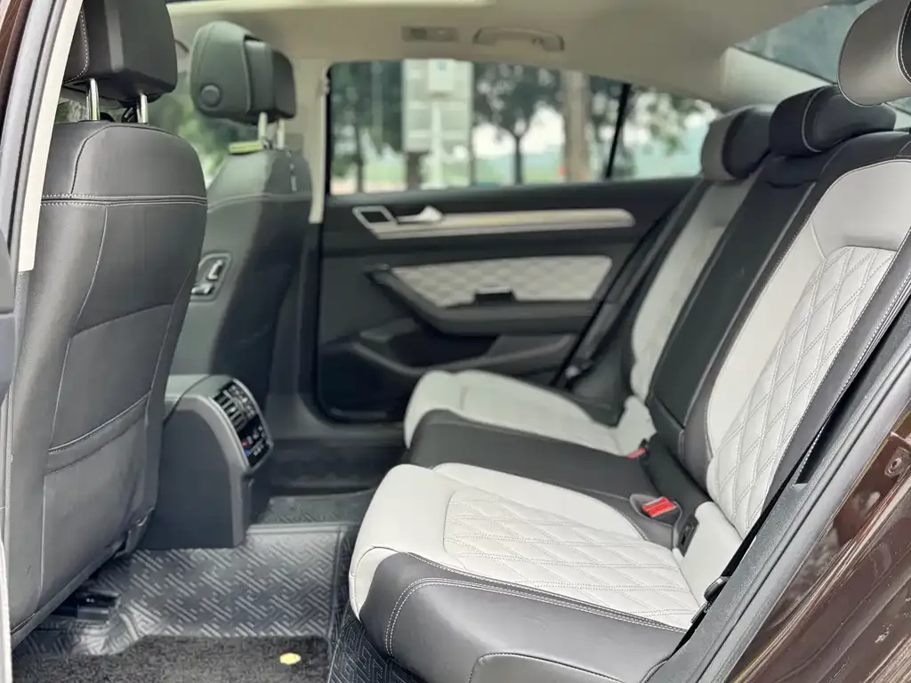 Volkswagen Magotan 2023 из CN, фото 3