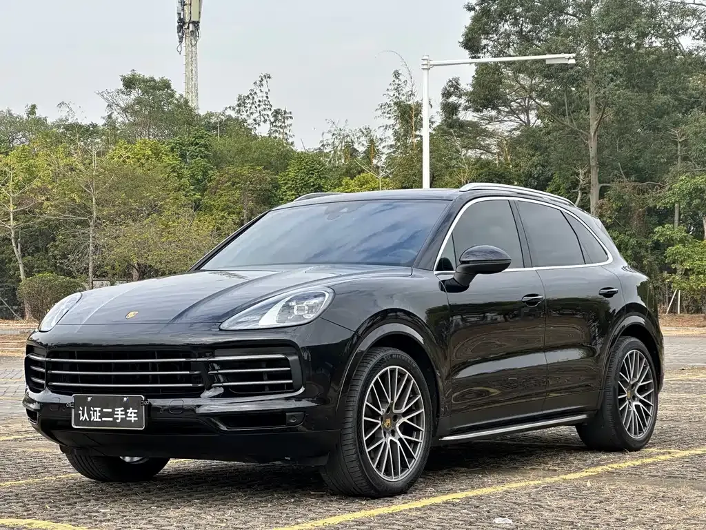 Porsche Cayenne — фото 1