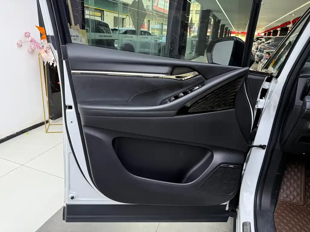 GAC Motor Trumpchi M8 — фото 2