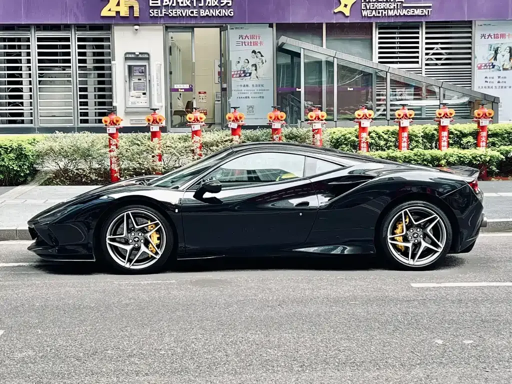 Ferrari F8 — фото 10