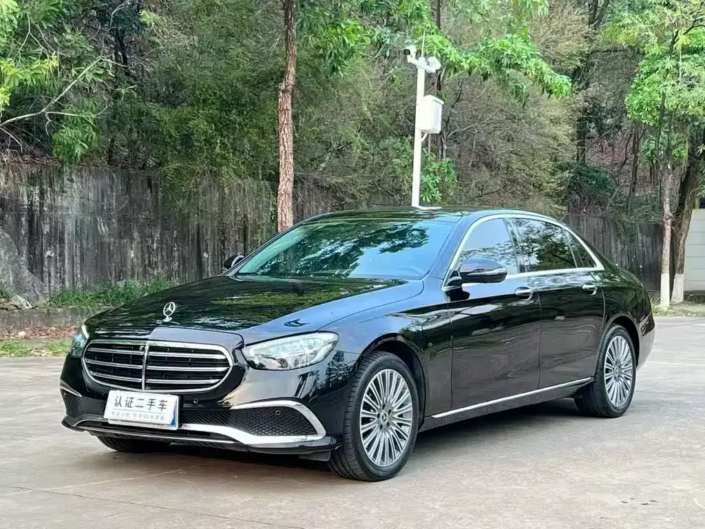 Mercedes-Benz E-Class — фото 1