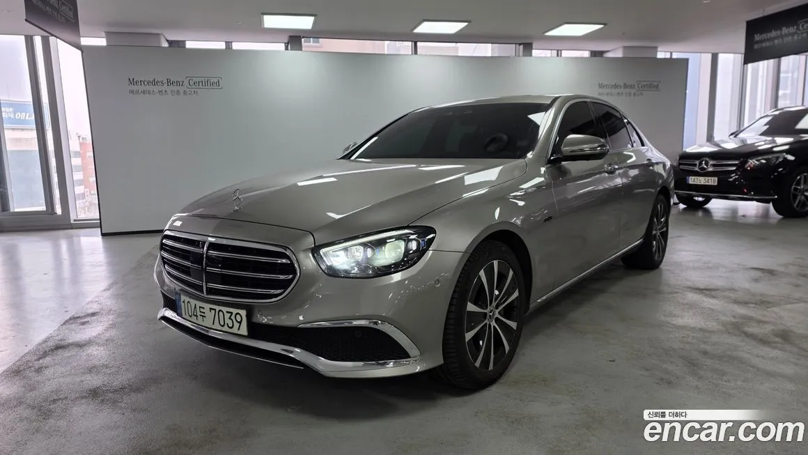 Mercedes-Benz E-Class — фото 1