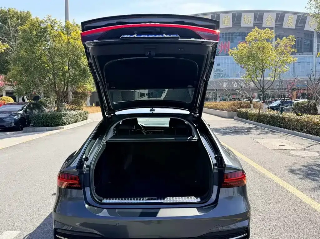 Audi A7 2021 из CN, фото 4