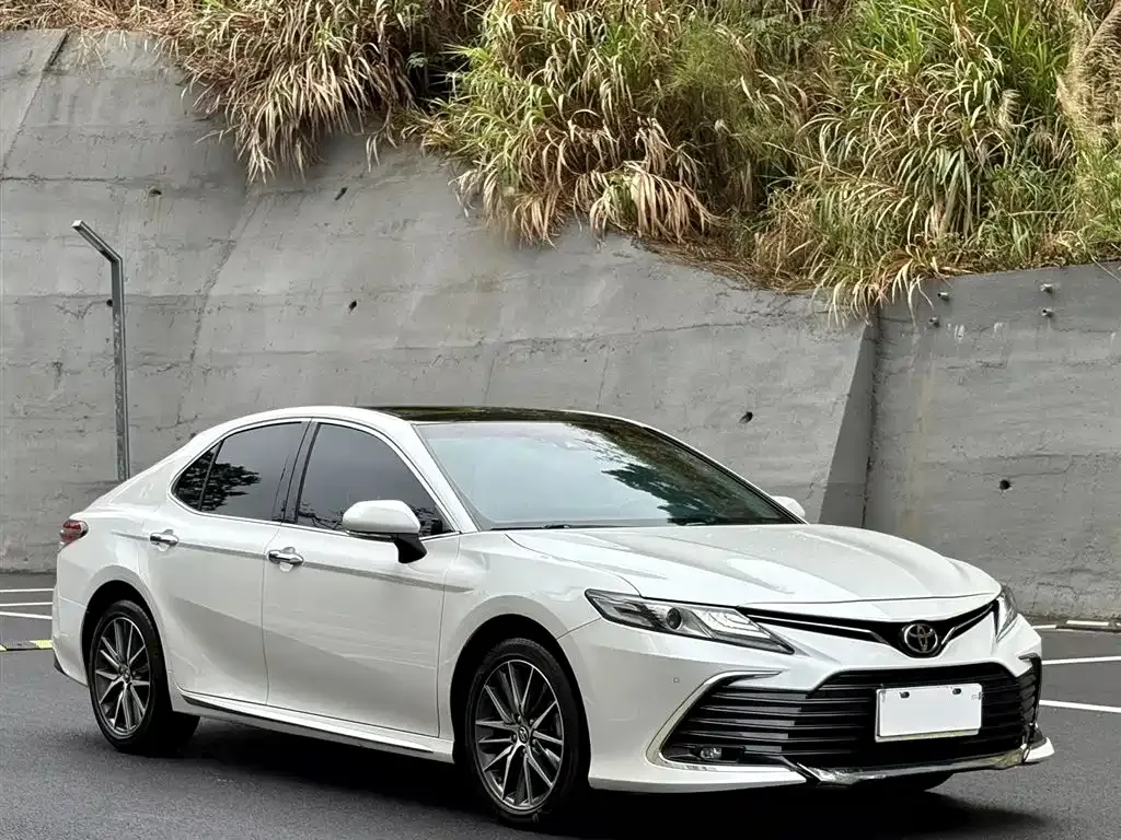 Toyota Camry — фото 9