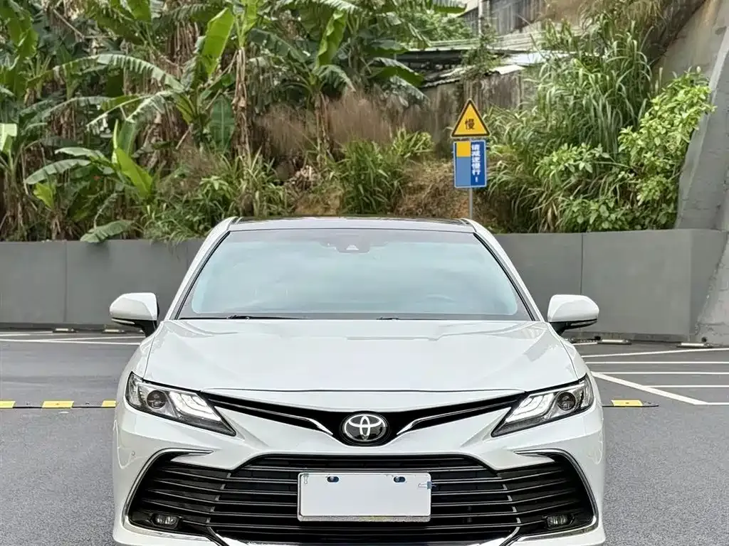 Toyota Camry — фото 7
