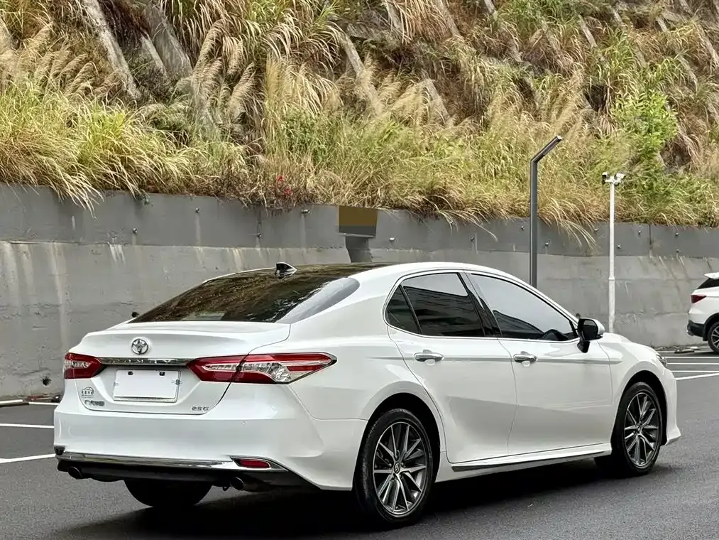 Toyota Camry — фото 8