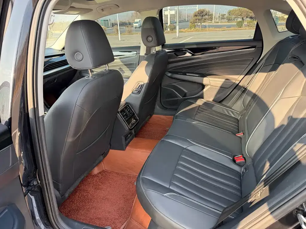Volkswagen Passat — фото 8