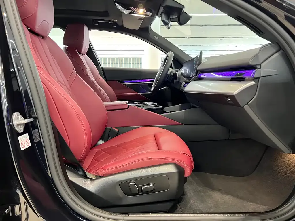 BMW 5 Series (Import) 2025 из CN, фото 8