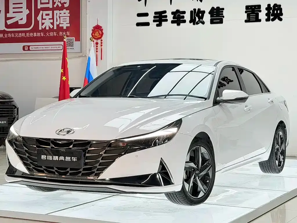 Hyundai Elantra — фото 1