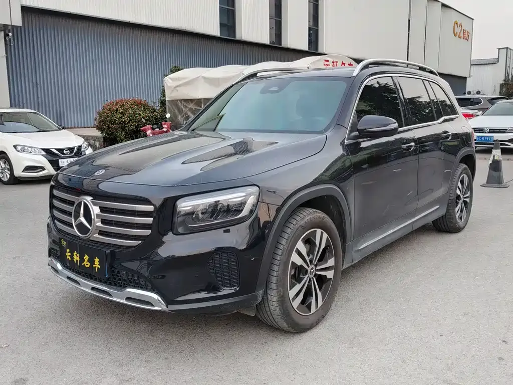Mercedes-Benz GLB — фото 1
