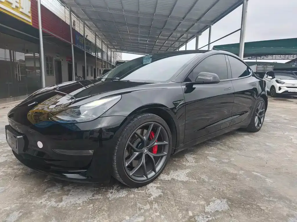 Tesla Model 3 — фото 1