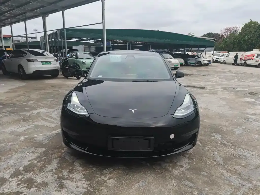 Tesla Model 3 — фото 9